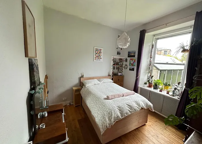 Quirky Apartment In Leith