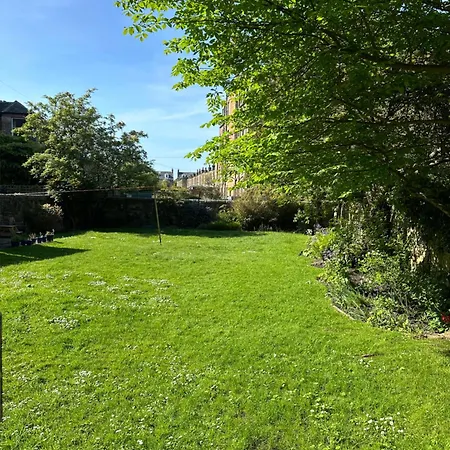 Quirky Apartment In Leith Edinburgh Exterior photo