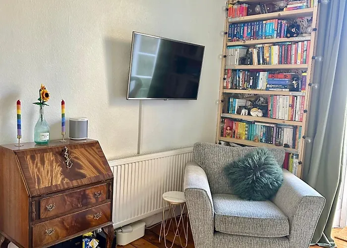 Quirky Apartment In Leith